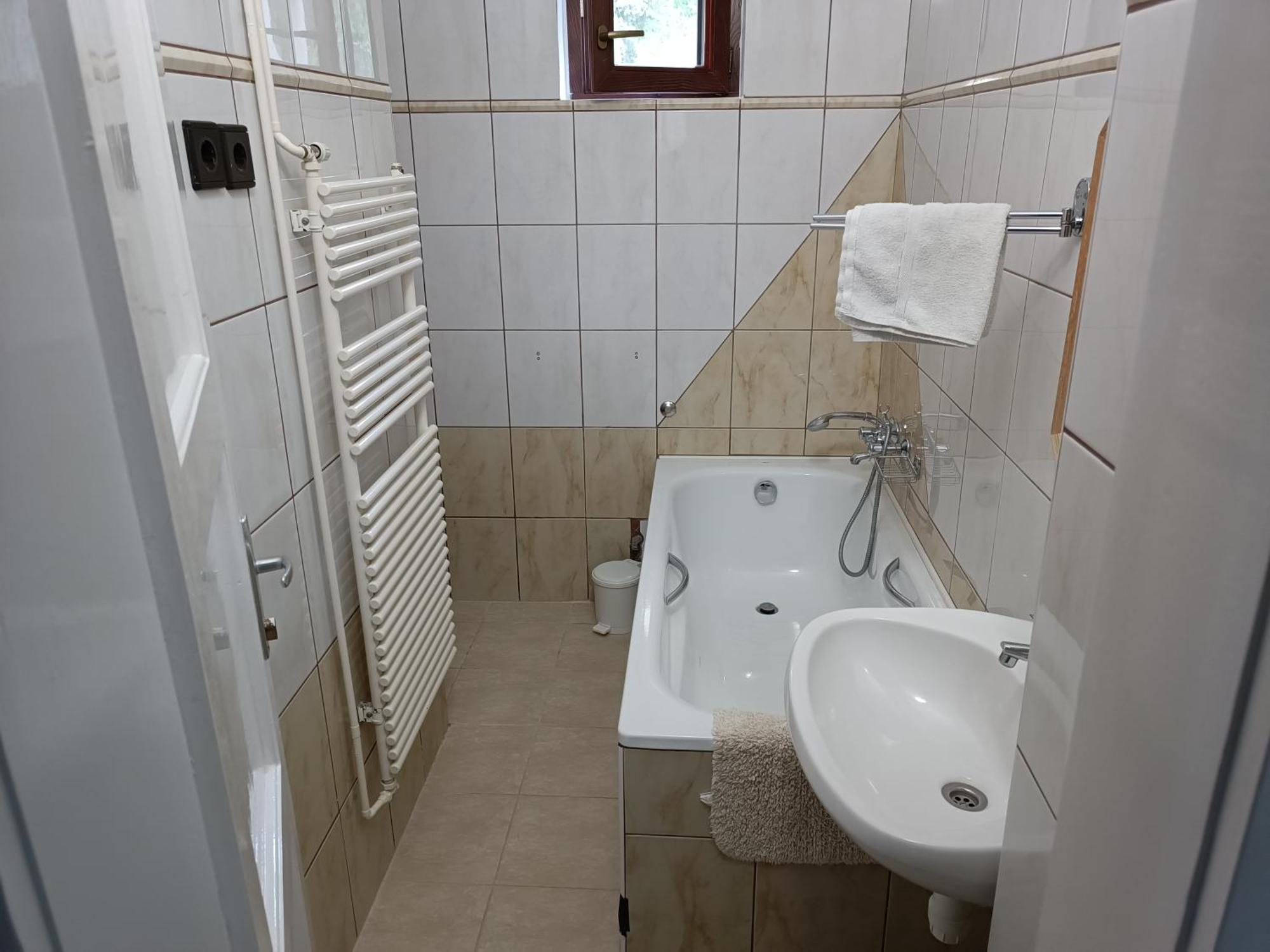 Hethazpuszta Erdeszlak Hotel Isztimer Bagian luar foto